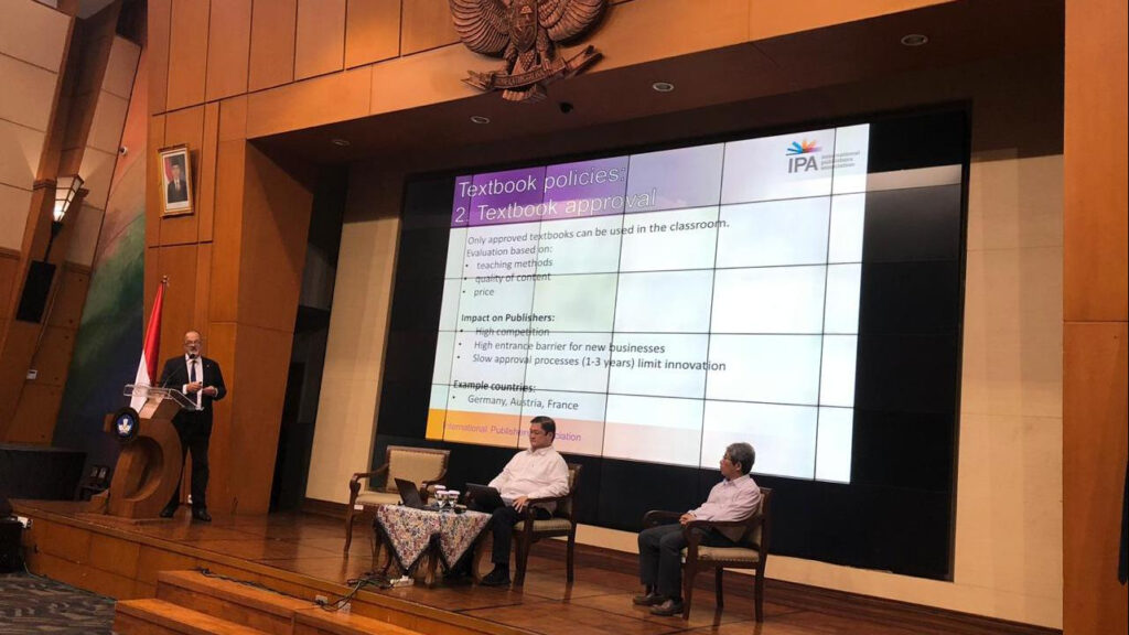 José Borghino in Indonesia